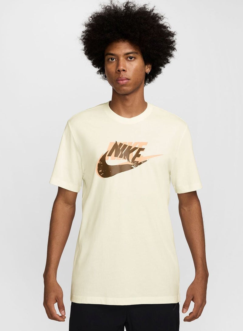 Nike Nsw Futura T-Shirt - Image 3